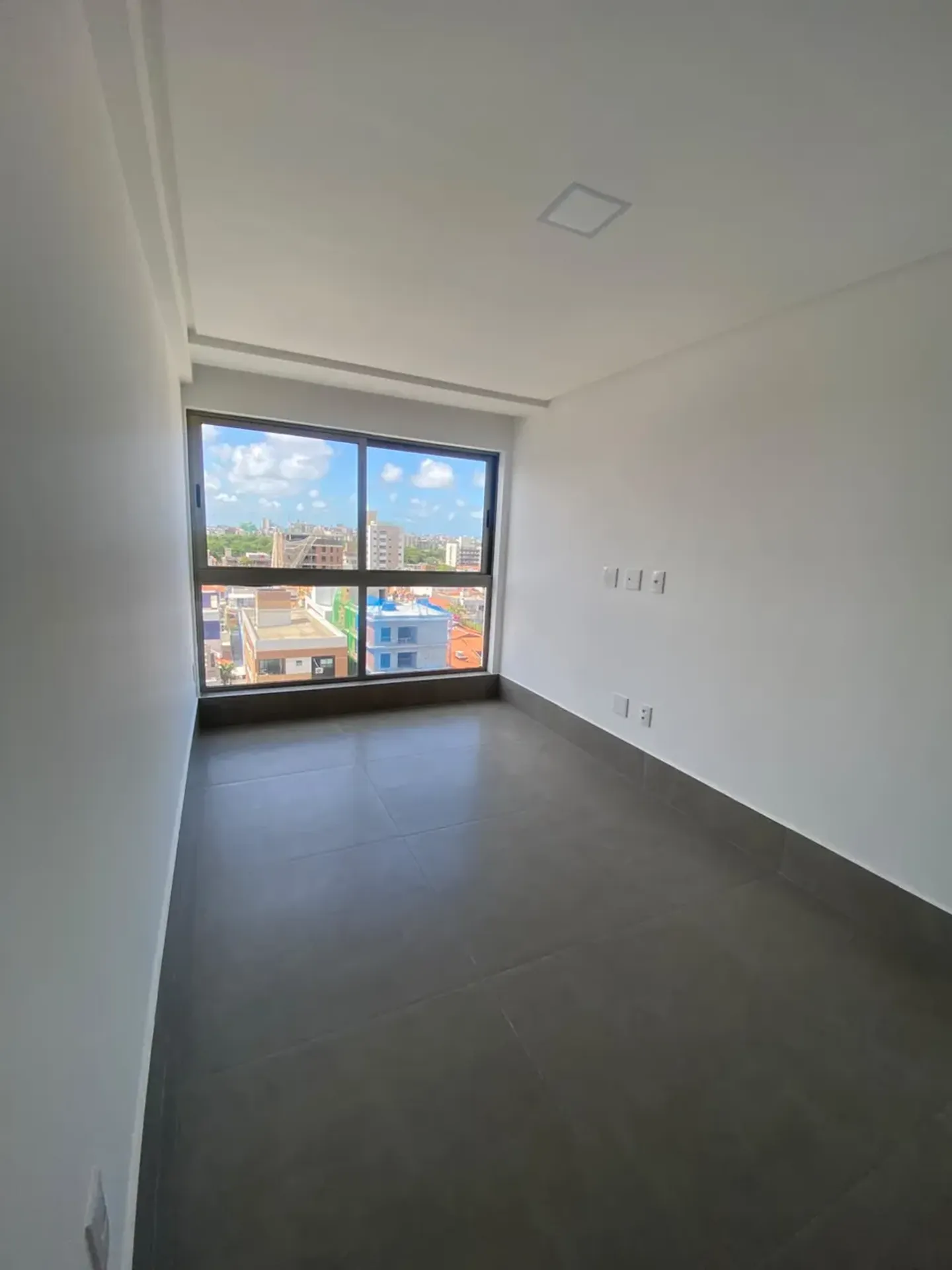 Засклений балкон та 2 спальні: квартира 55 м² — photo 7