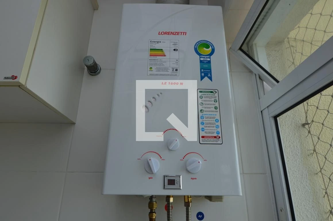 Квартира 80 м² із заскленим балконом та робочим місцем — photo 16