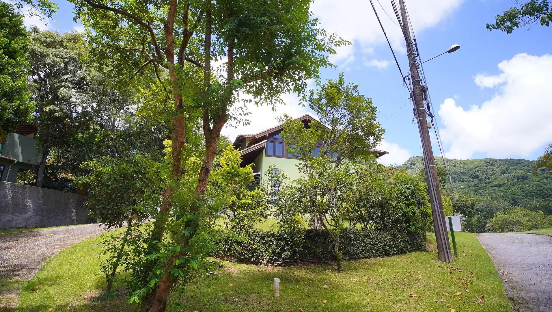 Панорамні вікна та 4 спальні: будинок 735 м² — photo 30