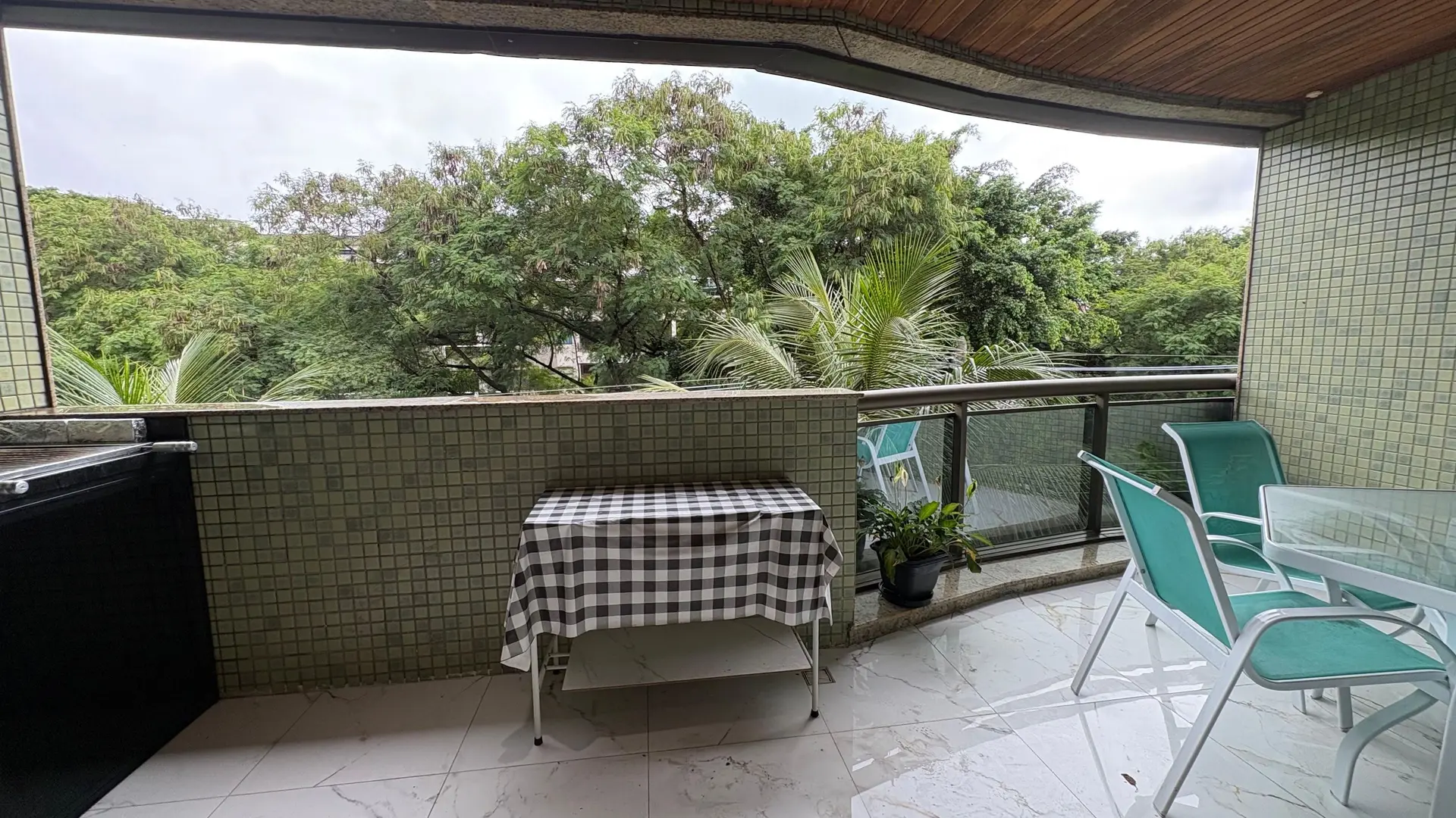Glass-enclosed balcony in a 3-bedroom apartment, 120 m² — photo 23