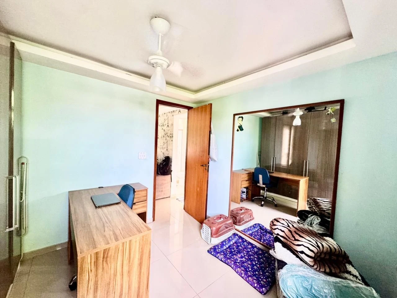 Casa mobiliada com 2 quartos e cozinha com fogão a gás — photo 17