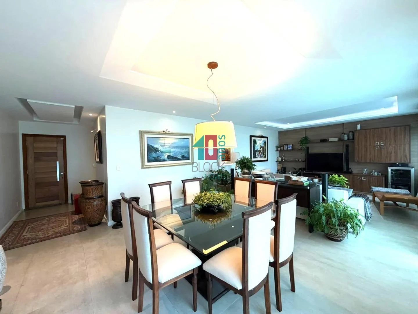 Furnished 361 m² apartment with 4 en-suite bedrooms — photo 8