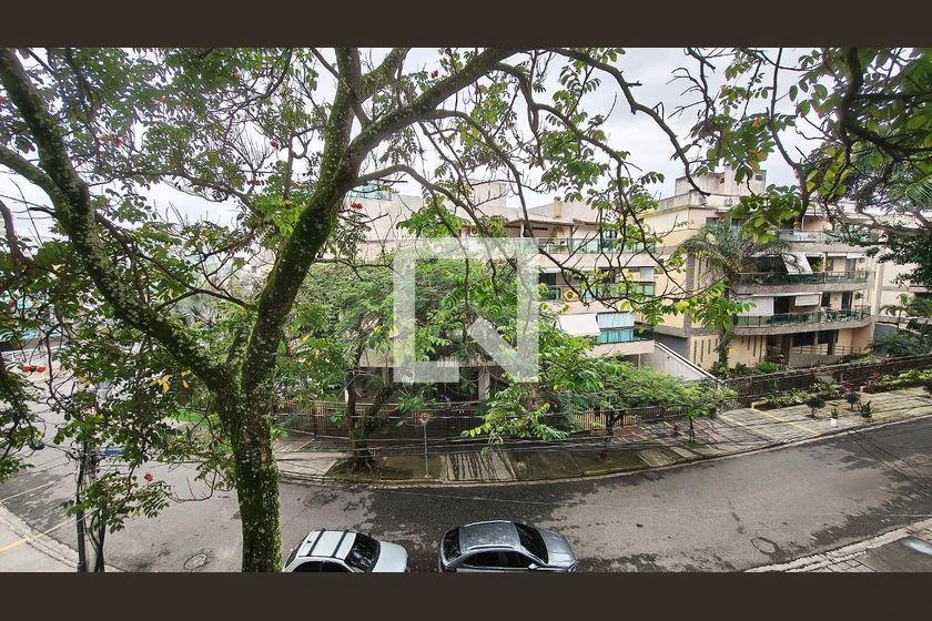 Furnished apartment, 160 m², with a glass-enclosed balcony — photo 2