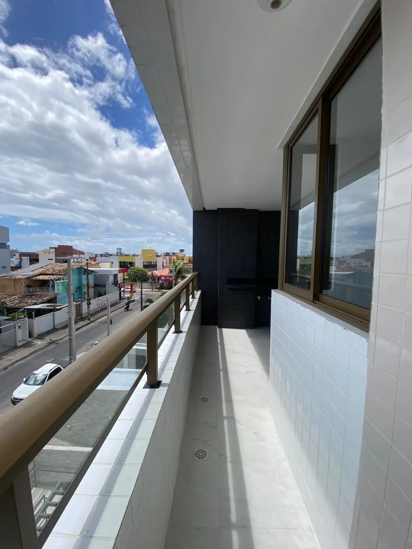 Balcony with a grill in a 2-bedroom apartment, 62 m² — photo 12