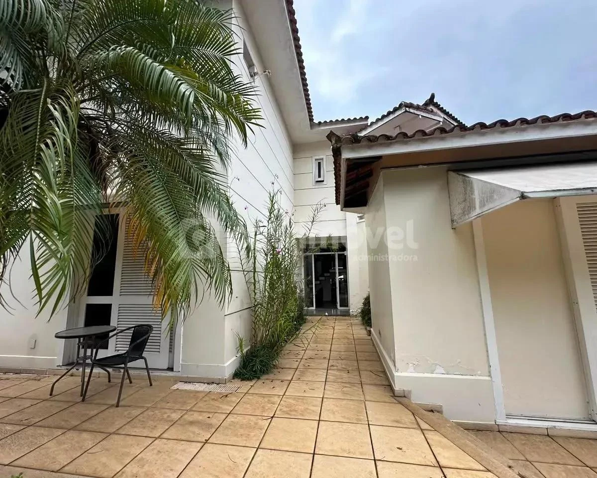 House with 6 bedrooms and 9 bathrooms, 5 parking spots — photo 5