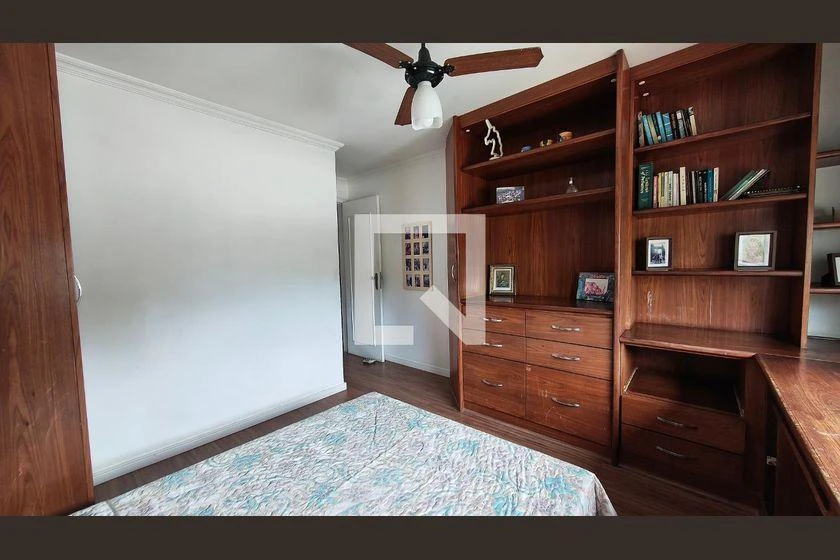 290 m² house with a bathtub and a walk-in closet — photo 11