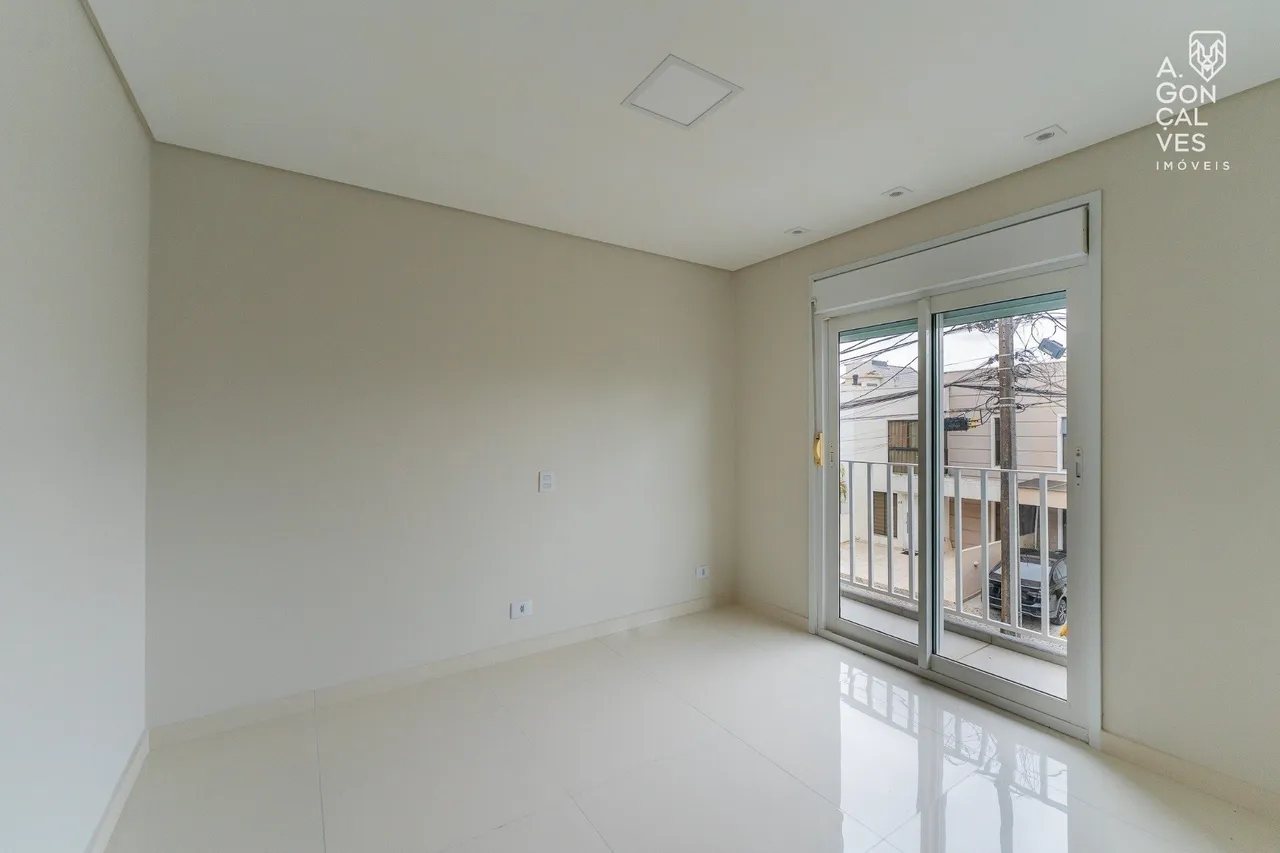 House with 3 bedrooms and an open-plan kitchen — photo 2