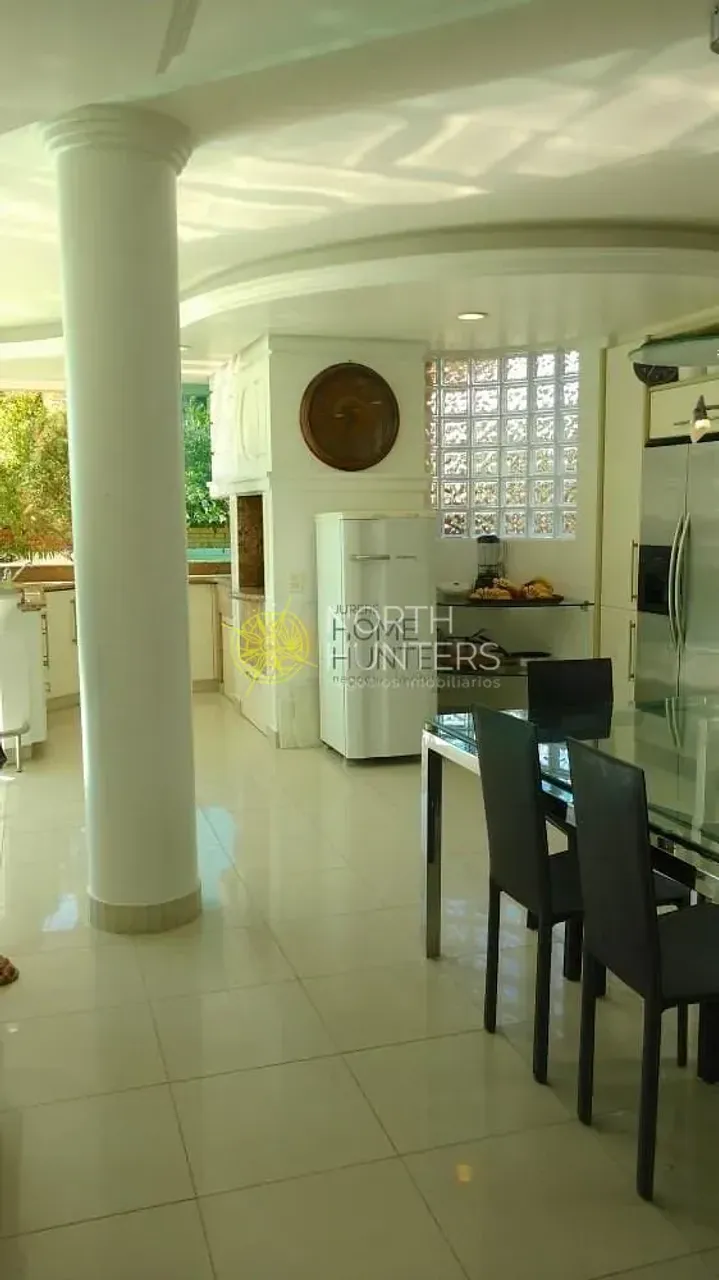 Casa com 5 dormitórios e 5 banheiros com cozinha americana