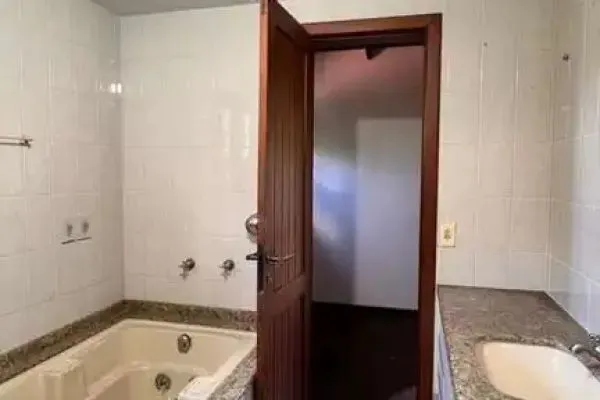 Furnished house with 3 bedrooms and 360 m² — photo 9