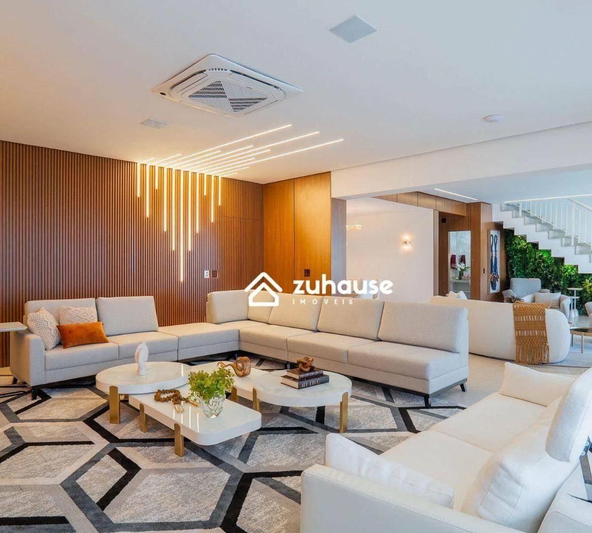 Duplex furnished penthouse 600 m² with 4 en-suite and parking