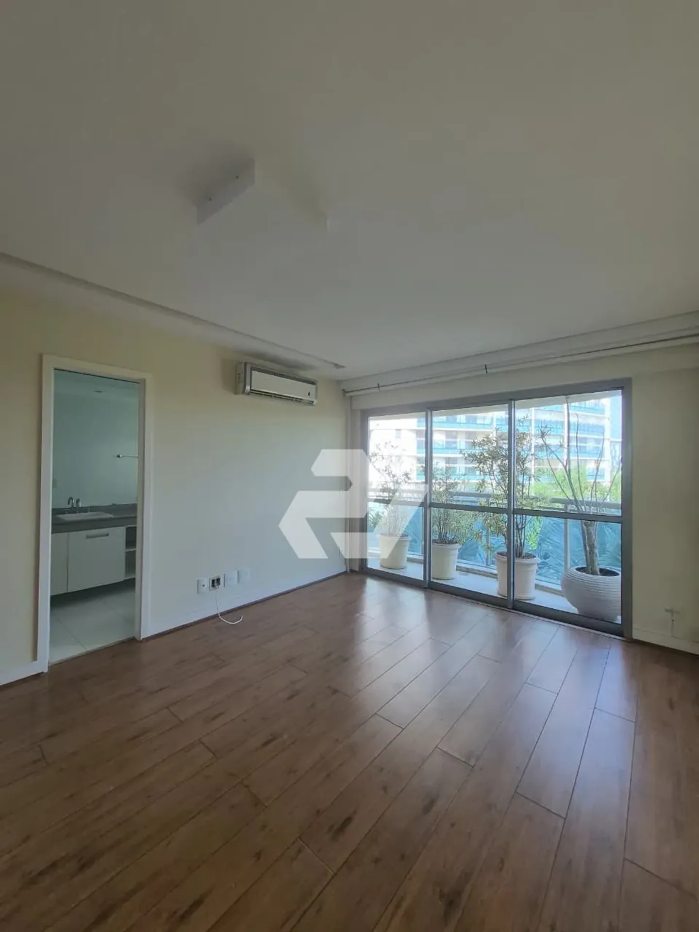 Apartment with 4 en-suite bedrooms and private garden — photo 22