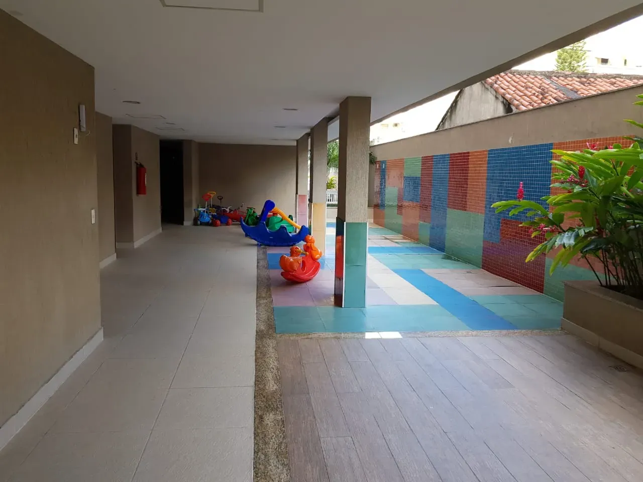 Балкон с грилем и 2 спальни: квартира 91 м² — photo 45