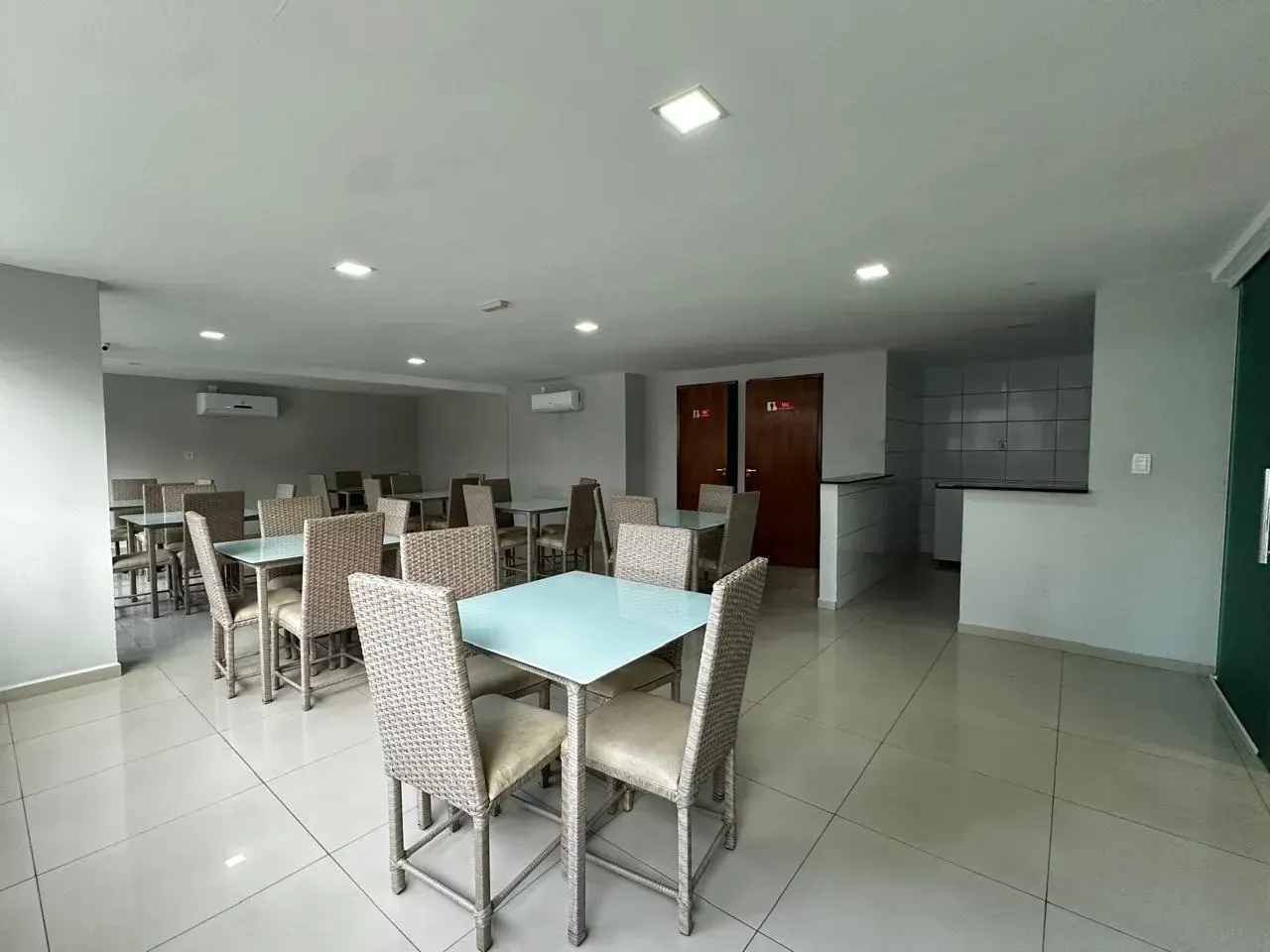 Furnished 2-bedroom apartment with 2 bathrooms — photo 14