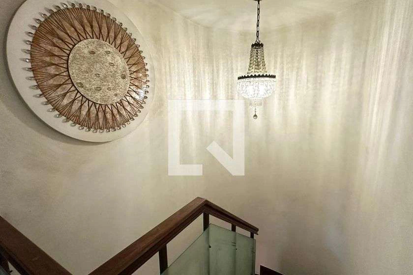 Duplex apartment with 3 en-suite bedrooms and laundry — photo 13