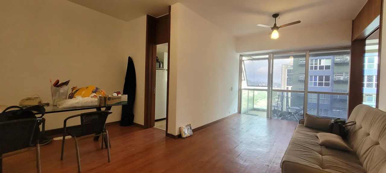 One-bedroom apartment in a building with a gym — photo 6