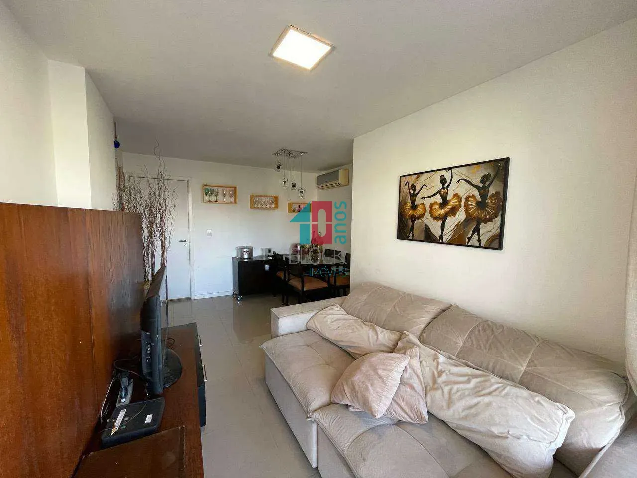 Furnished apartment, 91 m², with a glass-enclosed balcony — photo 3