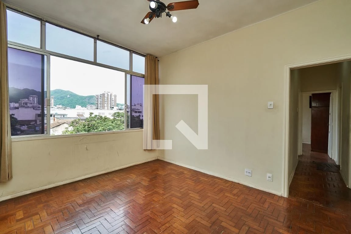 2-bedroom apartment with a bathtub — photo 4