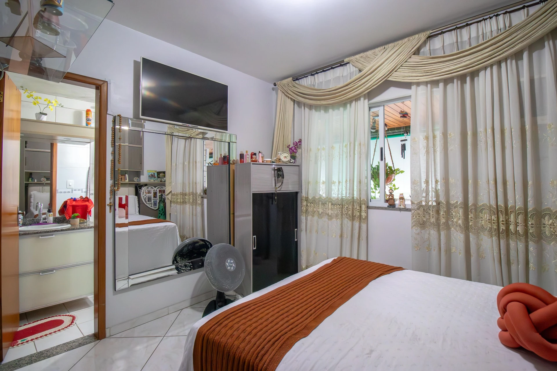 4-bedroom apartment with a balcony and 1 suite — photo 34