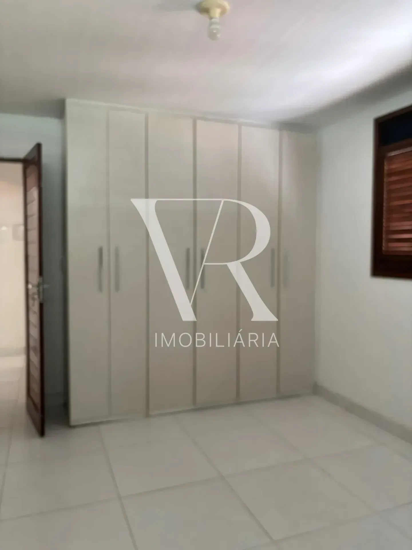6-bedroom house with balcony and 4 bathrooms — photo 11