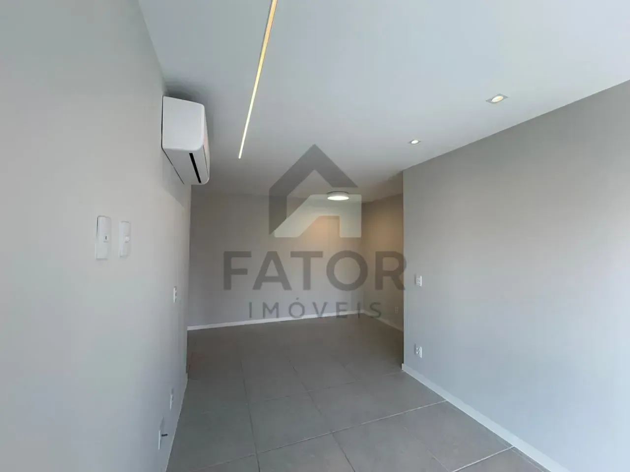 Apartamento com 3 quartos e varanda fechada de vidro — photo 7