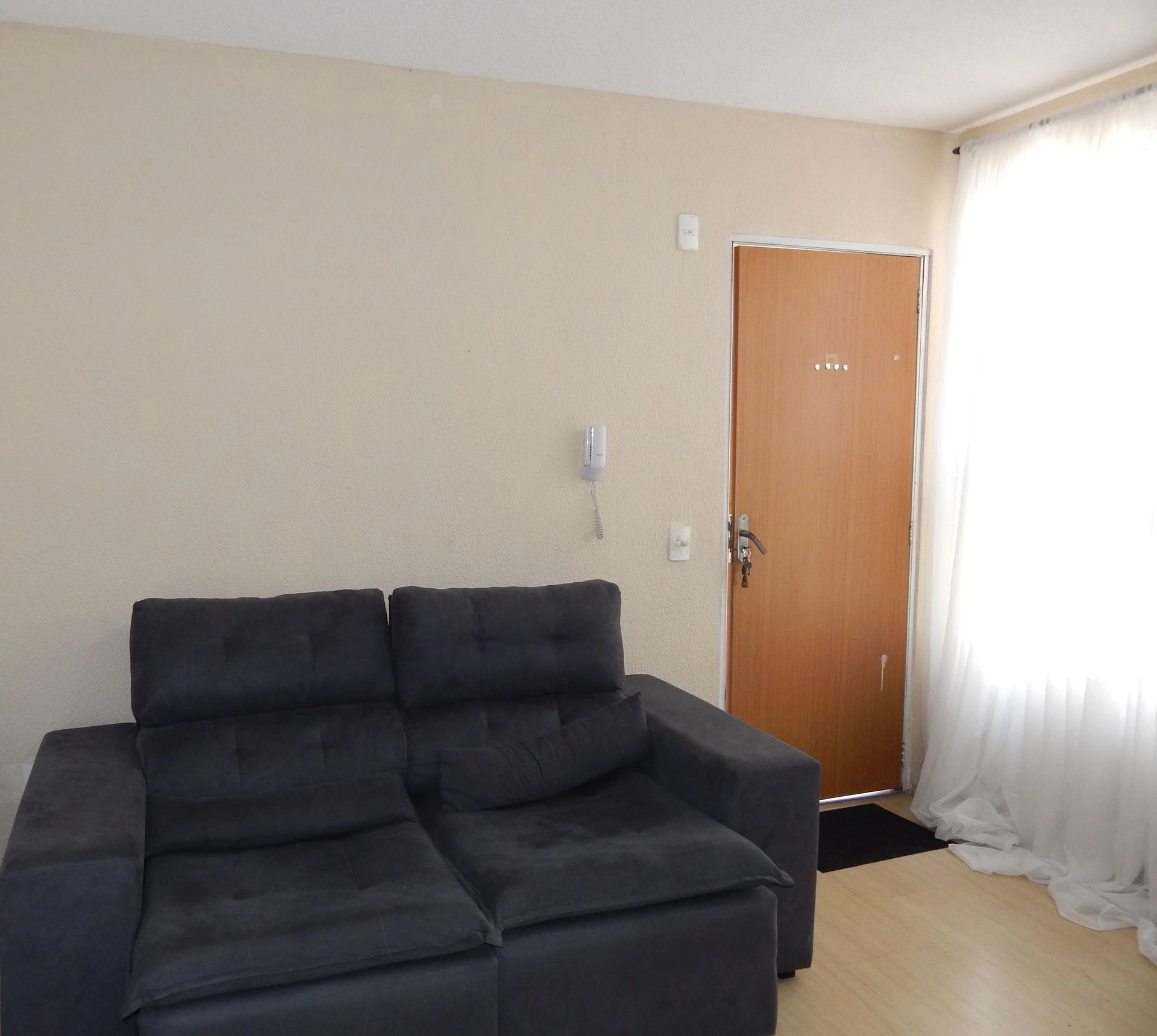 2-bedroom apartment with wood or laminate floors — photo 7