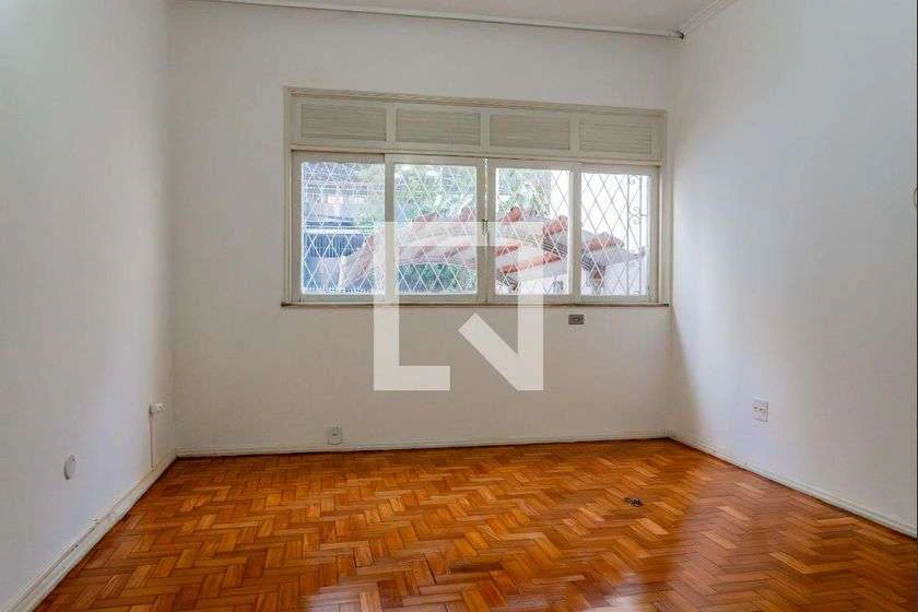4-bedroom house with private garden and 145 m² — photo 8