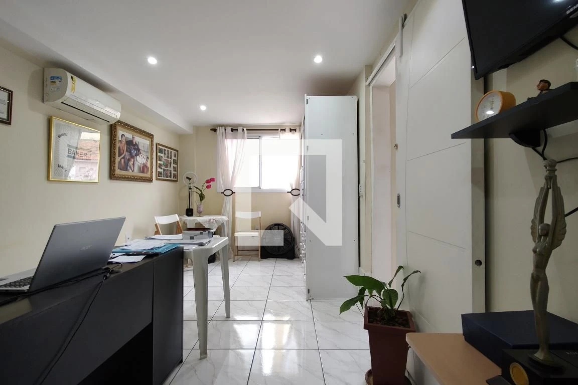 Glass-enclosed balcony in a 3-bedroom apartment, 155 m² — photo 77