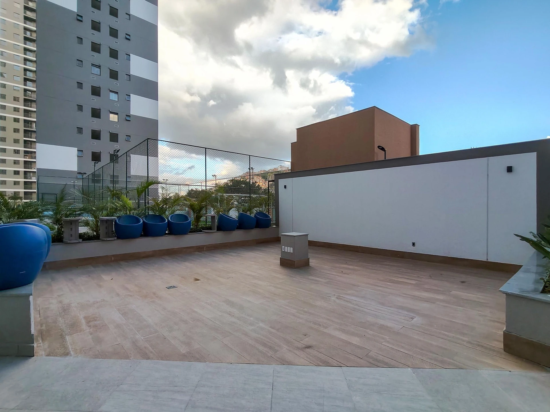 Apartamento com 2 quartos e varanda de vidro fechada — photo 40