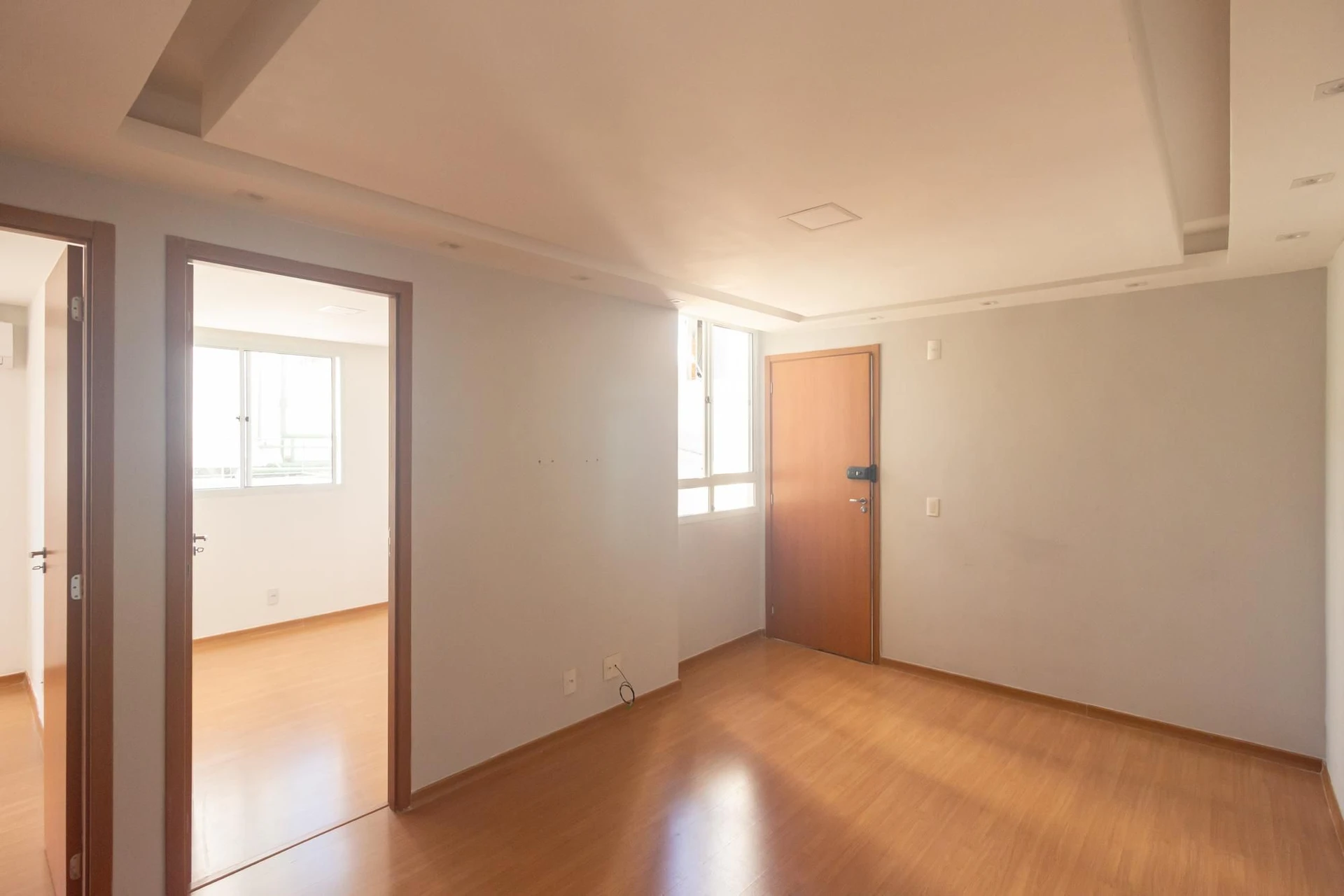 2-bedroom apartment with a laundry area — photo 12