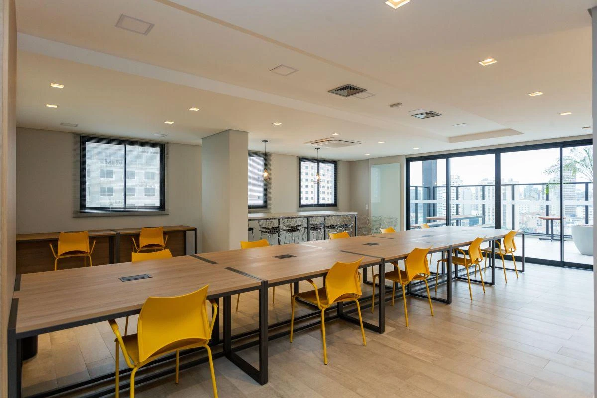 Floor-to-ceiling windows in a one-bedroom apartment, 45 m² — photo 32