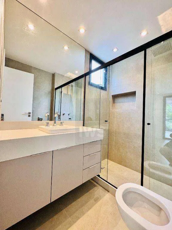 Modern house with 5 en-suite bedrooms and air conditioning — photo 19