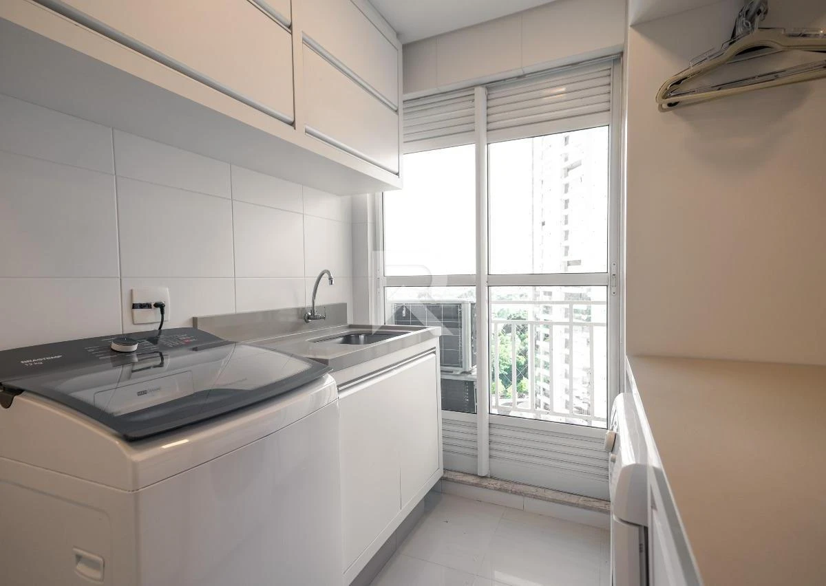 Furnished apartment, 195 m², with floor-to-ceiling windows — photo 23