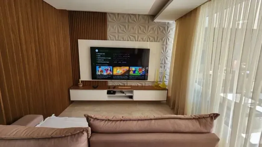House with 5 bedrooms and an open-plan kitchen — photo 3