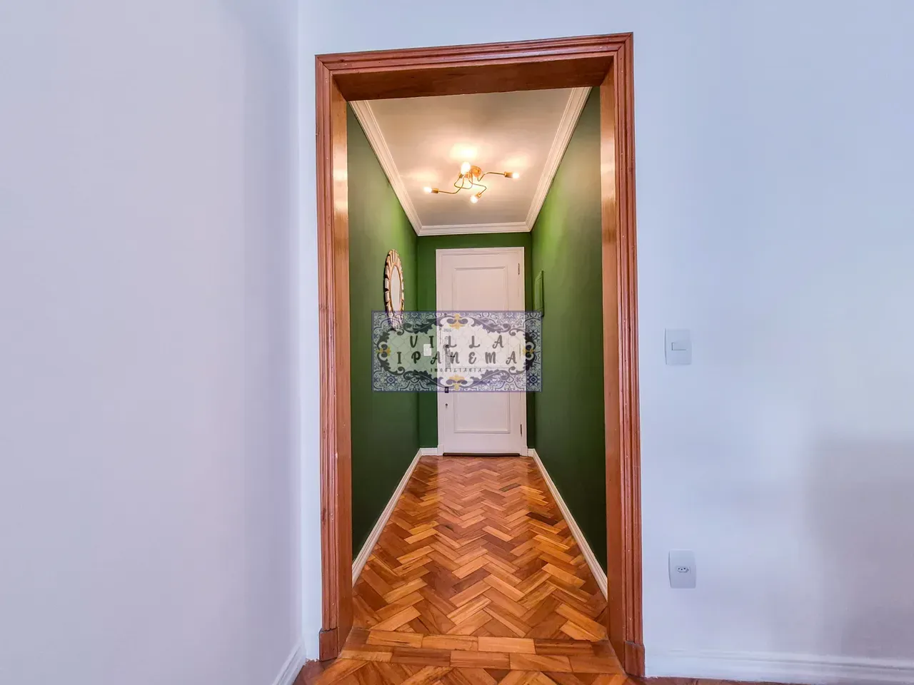 Квартира з 2 спальнями та дерев'яною підлогою або ламінатом — photo 16