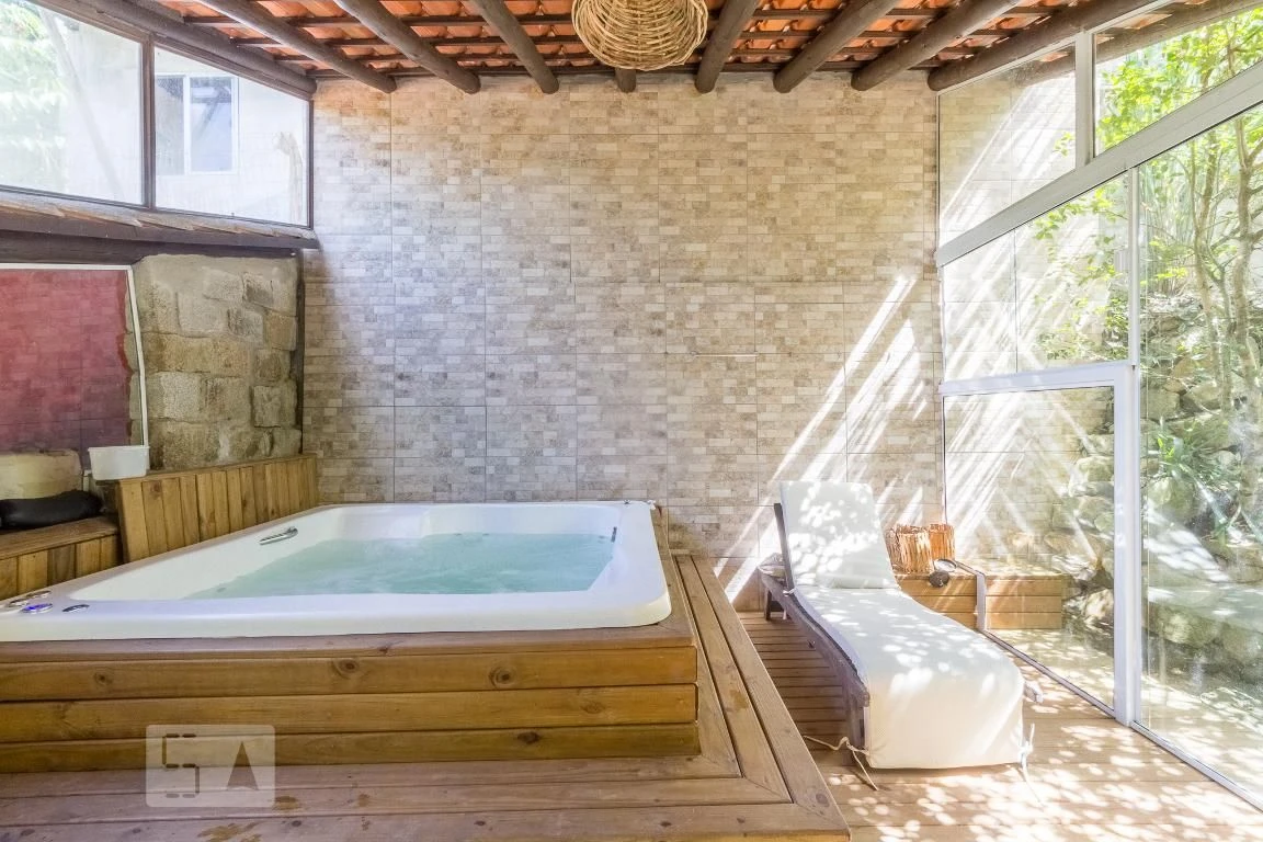 Furnished house, 500 m², with a jacuzzi