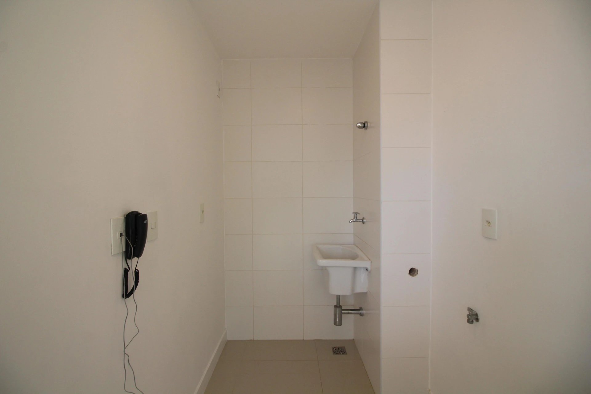 Apartamento de 2 quartos com janelas do piso ao teto — photo 26