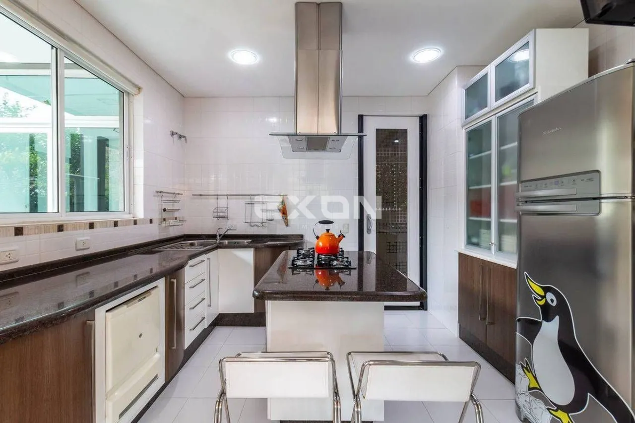 House with 5 bedrooms and 829 m² plus 4 parking spots — photo 12