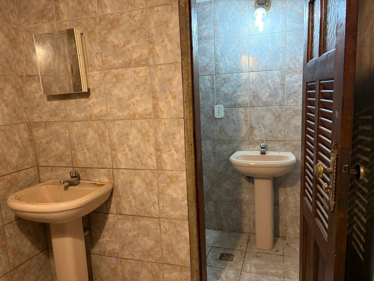 Unfurnished 326 m² house with 2 bedrooms and 2 bathrooms — photo 8