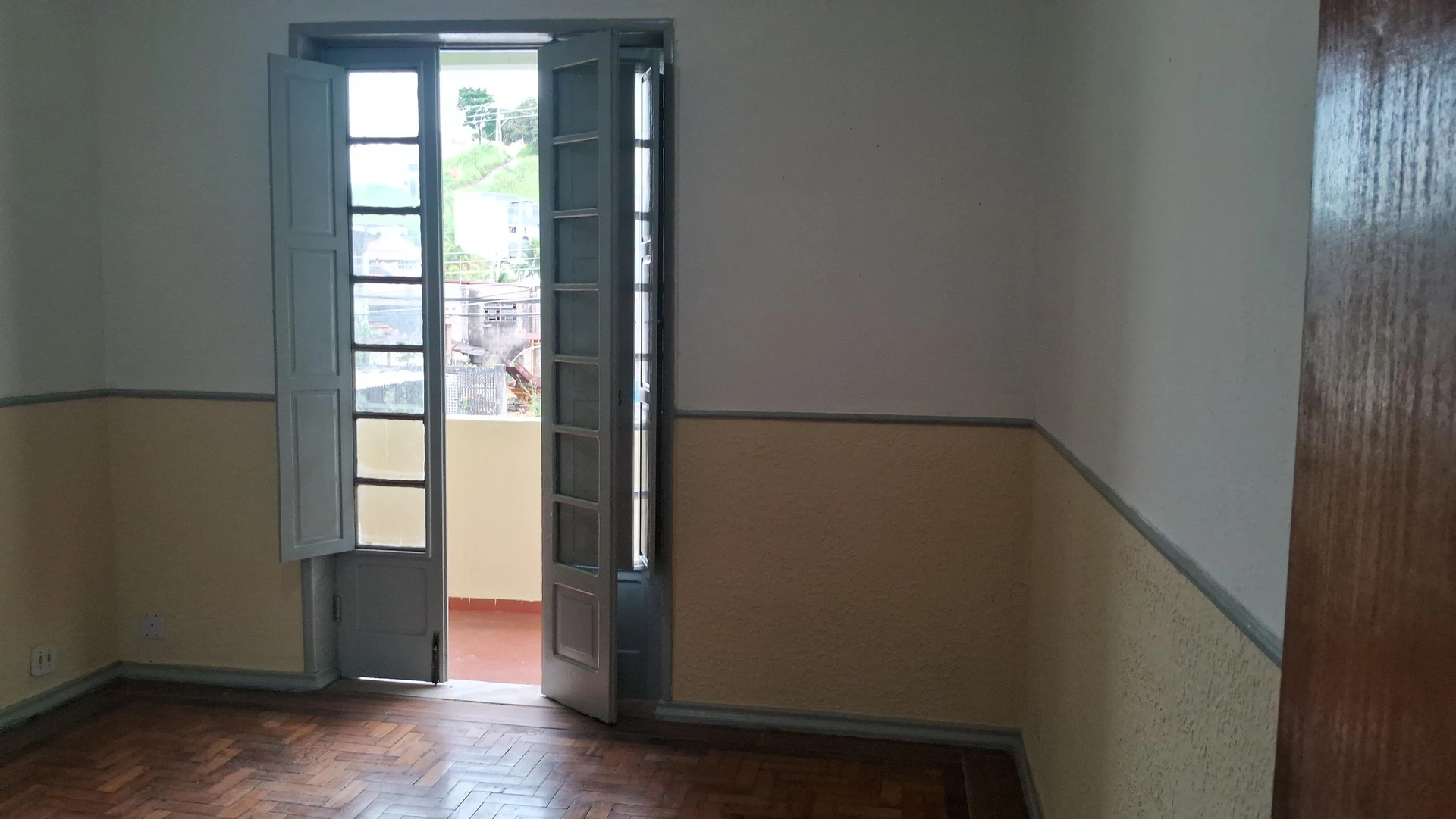 2-bedroom apartment with wood or laminate floors