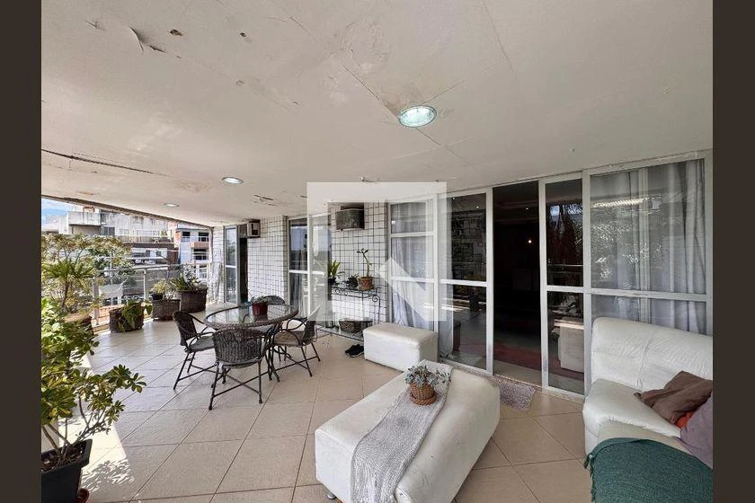 Glass-enclosed balcony in a 2-bedroom apartment, 115 m² — photo 25