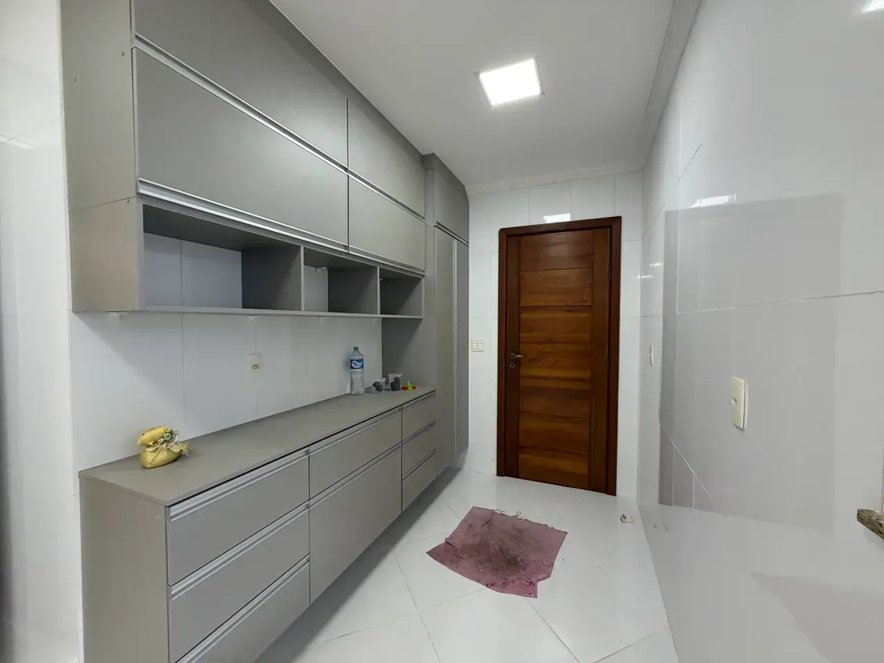 Casa com 4 quartos e 5 banheiros, 300 m² — photo 17