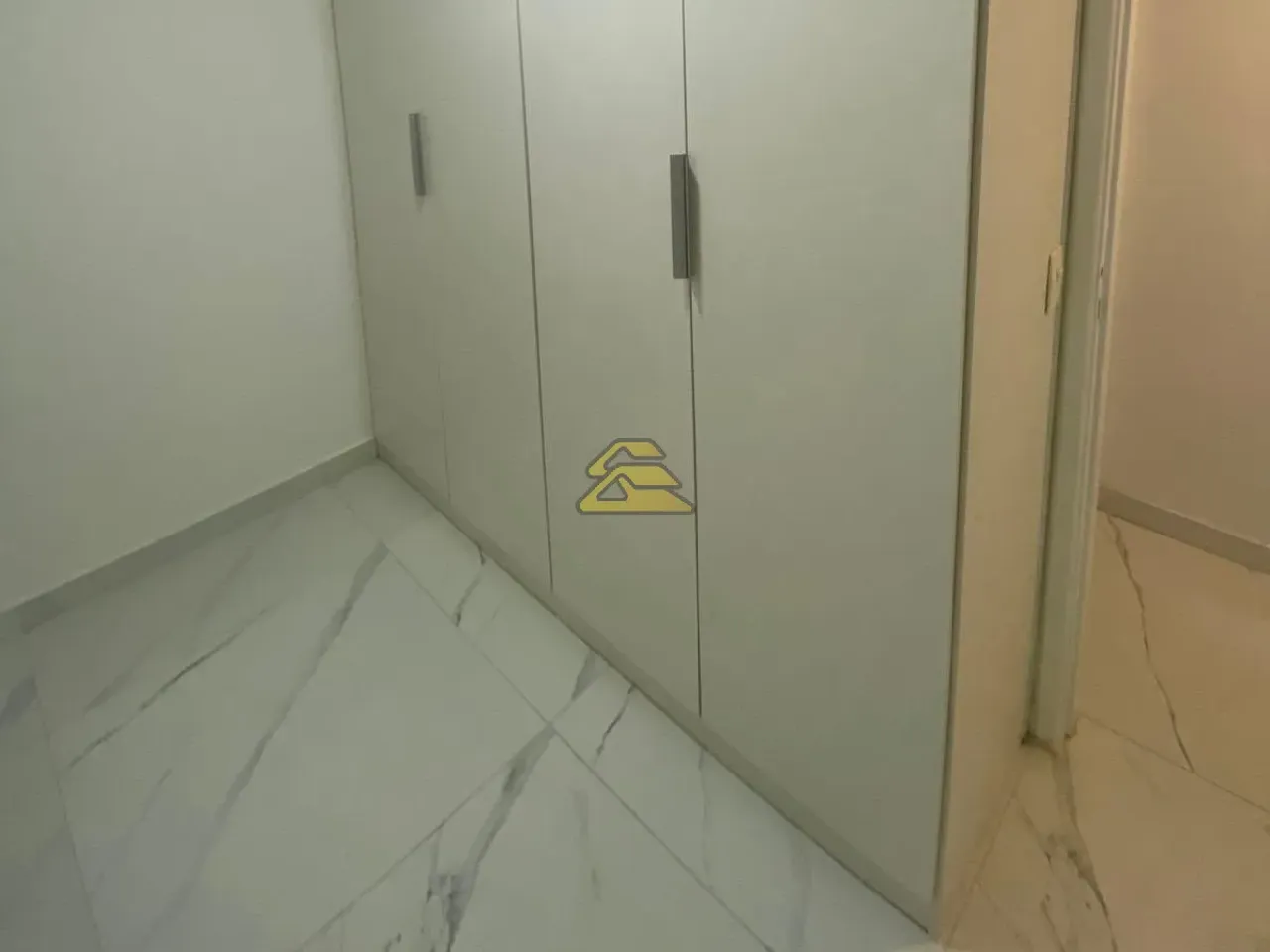 3-bedroom apartment with balcony and a closed kitchen — photo 2