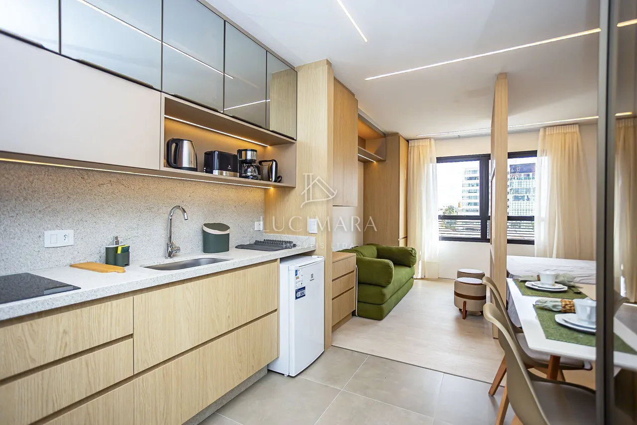 Furnished 1-bedroom apartment with open-plan kitchen — photo 17