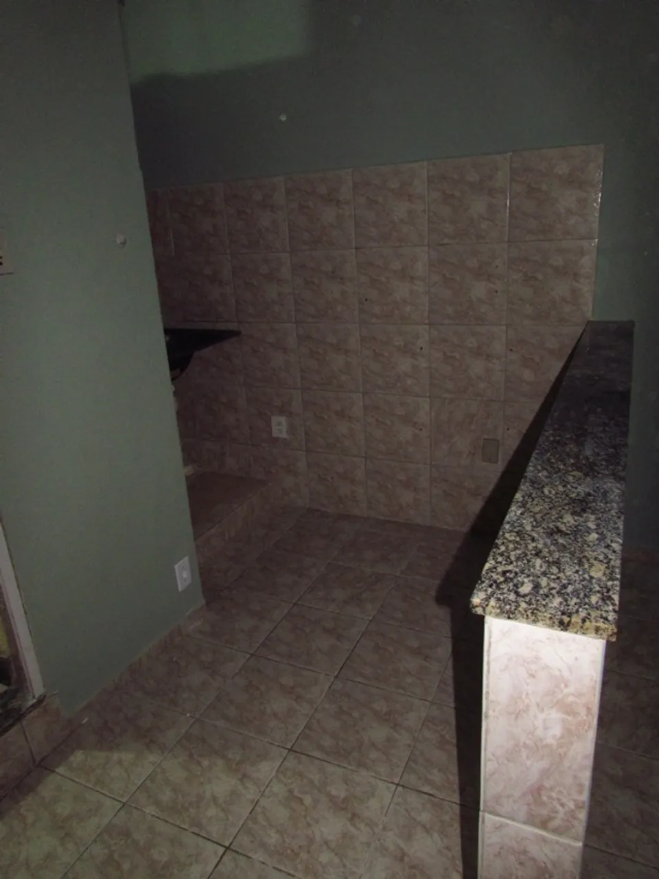Studio-style kitchenette with fitted cabinets and 1 bathroom — photo 4
