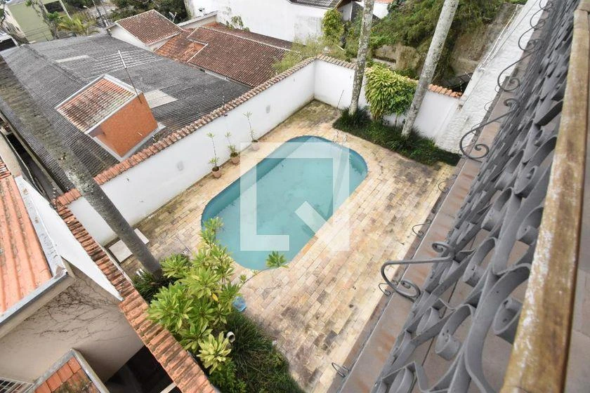 House with 5 bedrooms, gas stove and 650 m² — photo 15