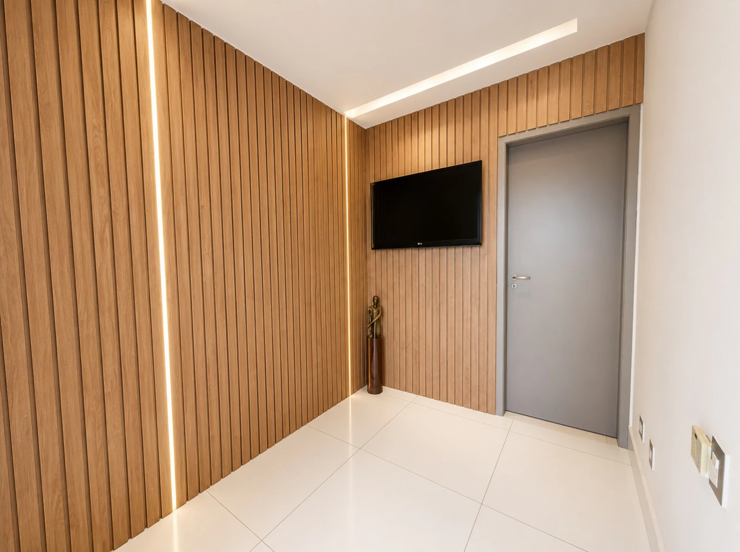 Furnished duplex penthouse with 2 en-suite bedrooms — photo 11