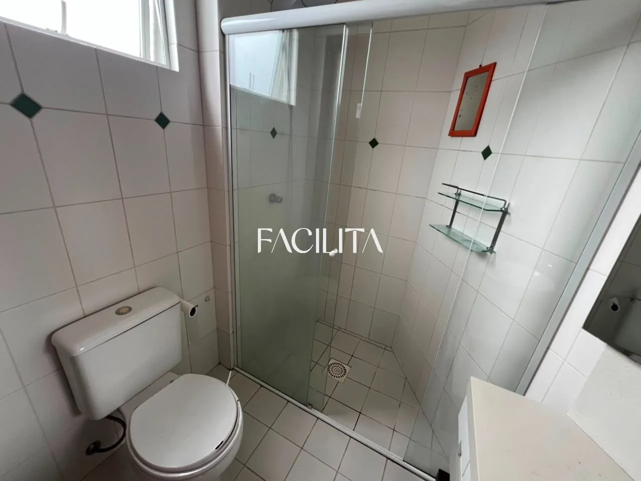 1st-floor apartment with 2 bedrooms and 1 en-suite — photo 4