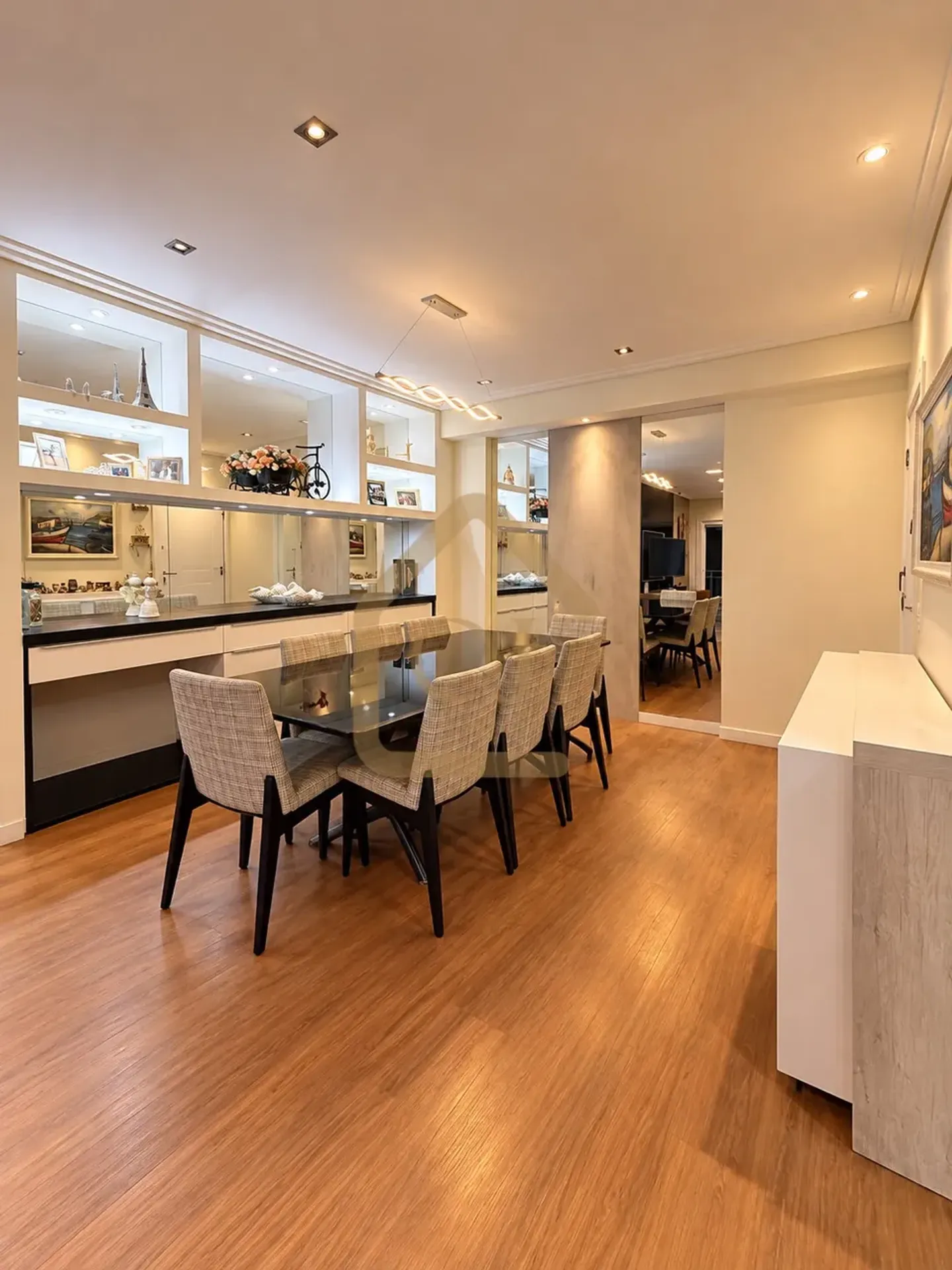 4-bedroom apartment in a building with a heated pool — photo 16