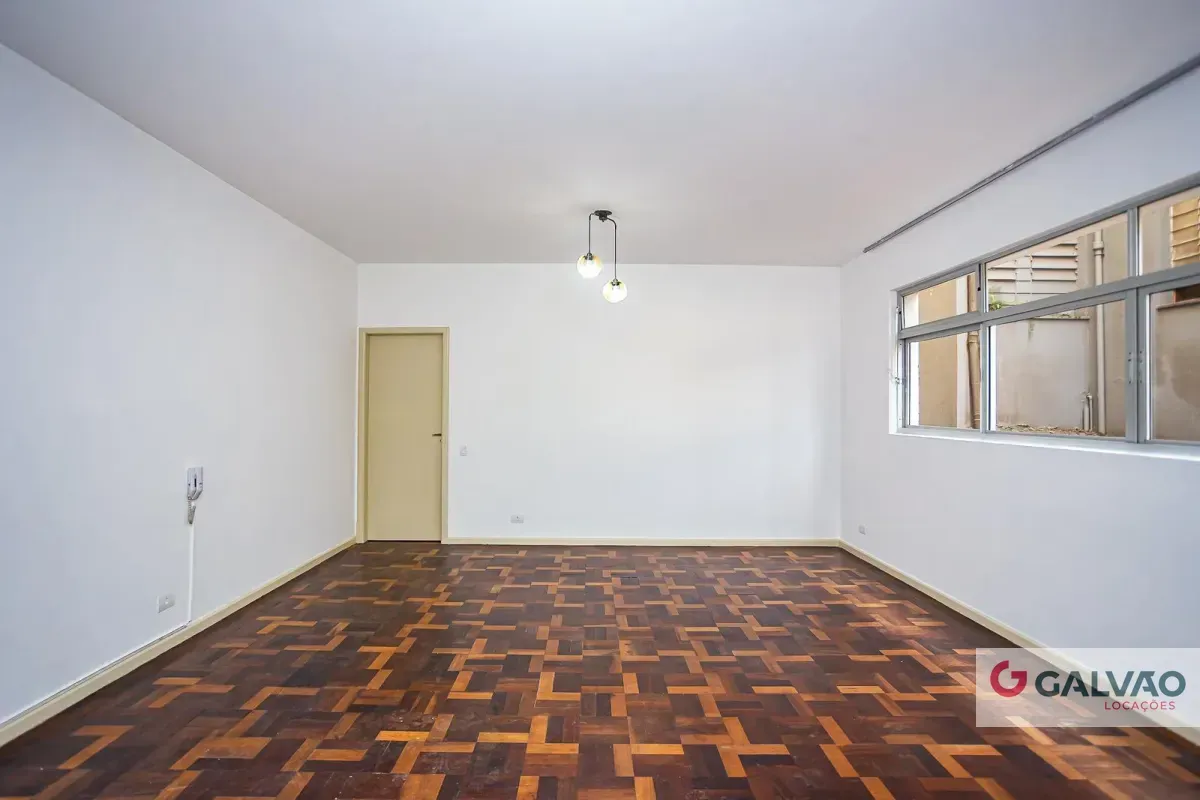 Unfurnished 3-bedroom apartment with 1 bathroom and no parking — photo 2