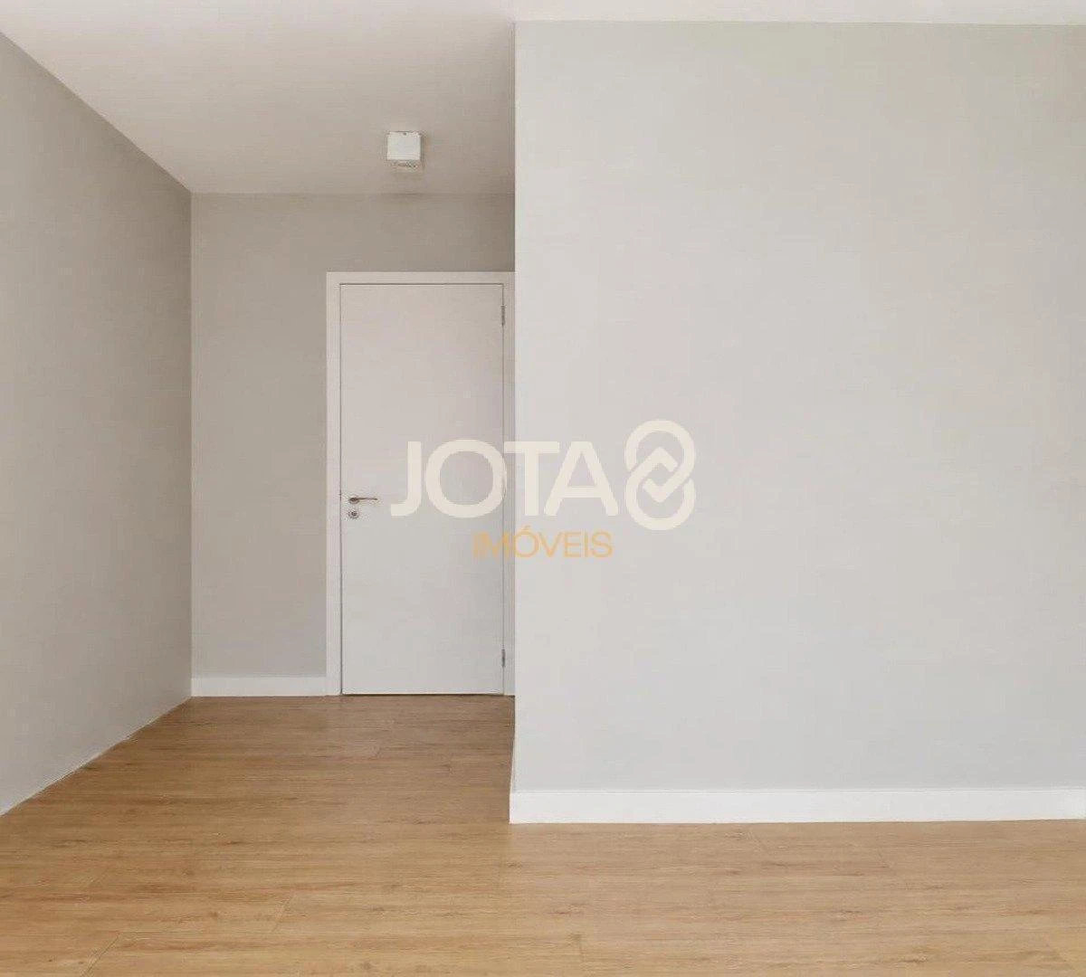 2-bedroom apartment in a building with a gym — photo 27